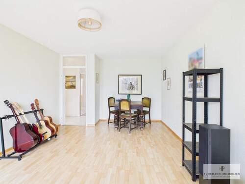 Wohnzimmer - 'Attraktive 3-Zimmerwohnung mit Komfortfaktor, ideal für Paare oder Singles mit Platzbedarf '