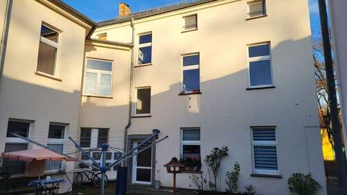 Haus hinten - 3 Zimmer Etagenwohnung zum Kaufen in Woltersdorf