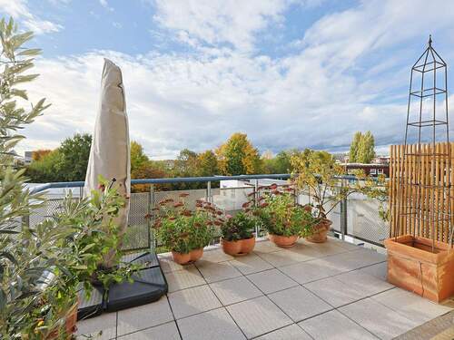 Großer, sonniger Balkon mit tollem Weitblick über die Dächer - 3 Zimmer Etagenwohnung zum Kaufen in Remseck am Neckar