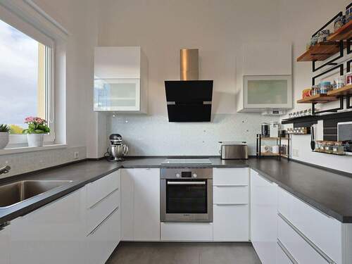 Moderne und hochwertige Küche - Etagenwohnung mit 88,00 m&sup2; in Remseck am Neckar zum Kaufen