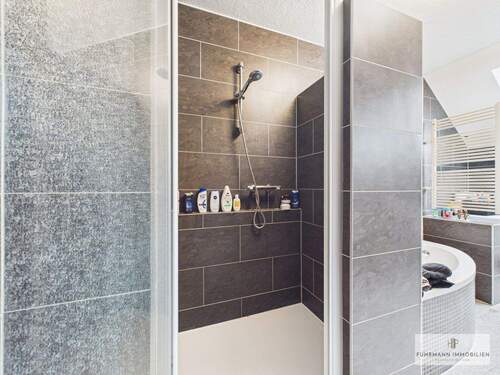 großes Badezimmer 2. OG - 