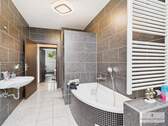 großes Badezimmer 2. OG - 