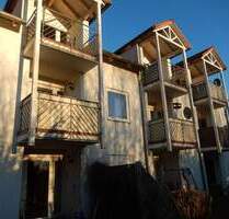 Radeberger Umland - schöne und großzügige 2-Raum-Dachgeschosswohnung mit Balkon - hell, freundlich und ruhige Lage - mit PKW-Stellplatz