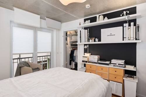 ... mit begehbarem Kleiderschrank (Maßeinbauten) - 