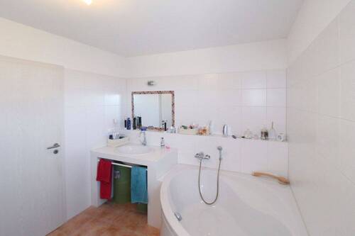 Badezimmer 1.OG DHH rechts - 