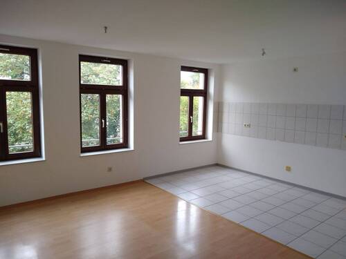 Wohnzimmer mit Küche - 3 Zimmer Eigentumswohnung mit Fußbodenheizung, WE 2
