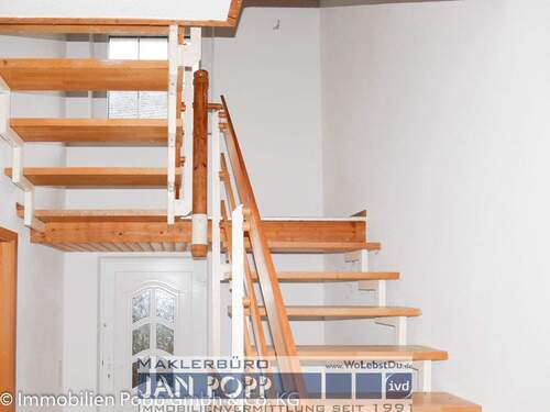 Treppenaufgang (Linkes Haus) - 