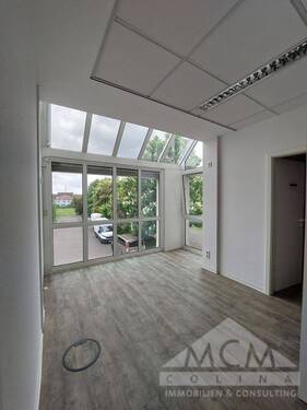 Empfang /Eingang - 8 Zimmer Büro zur Miete in Frankfurt am Main / Niederursel