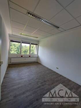 Raum 2 - Büro mit 236,20 m&sup2; in Frankfurt am Main / Niederursel zur Miete