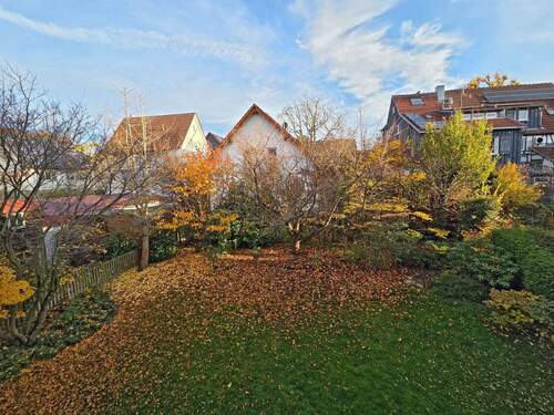 Idyllischer Garten - 7 Zimmer Einfamilienhaus zum Kaufen in Ditzingen