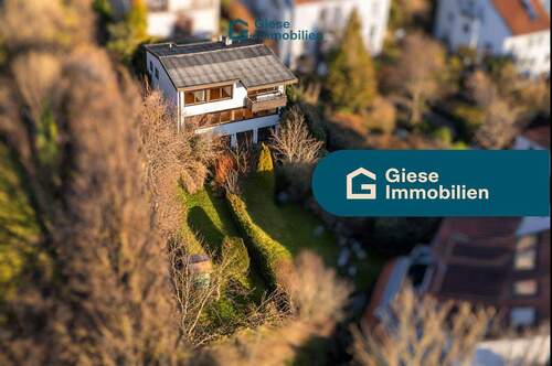 Titelbild mit Banner - Wohnen auf drei Ebenen - Ihr Refugium im Dachswald