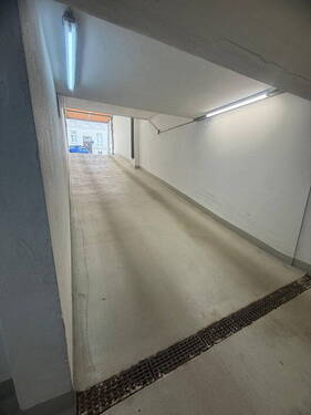 Ein/ Ausfahrt Tiefgarage - 