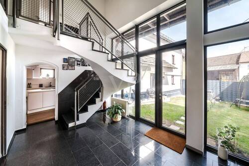 Lichtdurchfluteter Raum im Erdgeschoss - 6 Zimmer Einfamilienhaus in Usingen / Eschbach