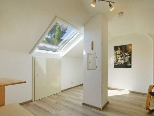 Heller, geräumiger Rückzugsort im ausgebauten Dachboden - 