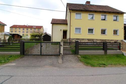 Hausansicht von der Straße - Provisionsfrei - Ihr neues Zuhause in Hohnstein - Naturnahes Wohnen in der Sächsischen Schweiz