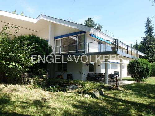 Bild 1 - Architektonische Glanzleistung trifft Gartenparadies und Innenpool . Highlight der Kreßbacher Villensiedlung