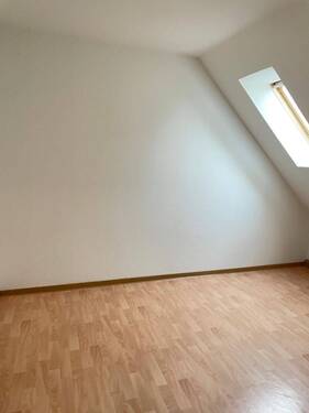 Helle Dachgeschosswohnung - Etagenwohnung mit 45,00 m&sup2; in Görlitz zur Miete