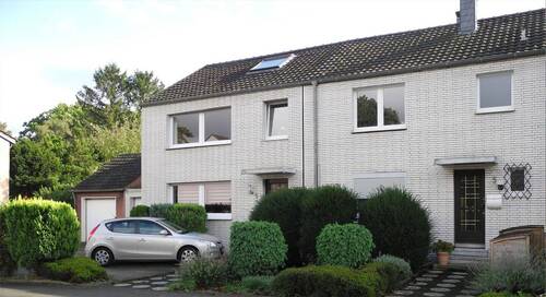 Frontansicht - Leerstehendes Ein- oder Zweifamilienhaus in Oberhausens Toplage