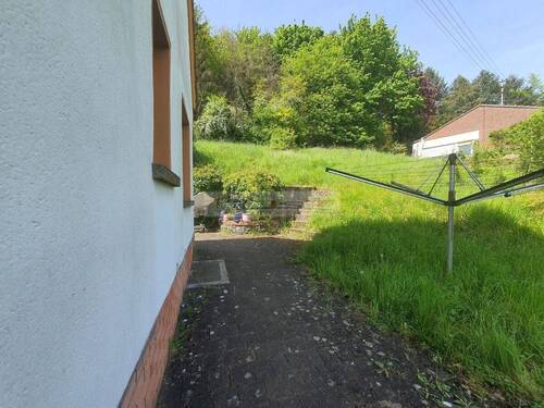 Giebelseite - Einfamilienhaus mit 160,00 m&sup2; in Offenbach-Hundheim zum Kaufen