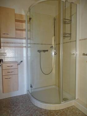 Badezimmer mit Dusche - 