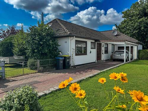 Ansicht - Bredenbek - Einfamilienhaus mit Garten und Garage zwischen Kiel und Rendsburg