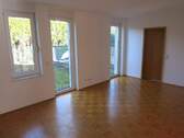 Schlafzimmer mit angrenzendem Bad - 2 Zimmer Terrassenwohnung in Hilden