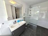 und begehbarer Dusche - 