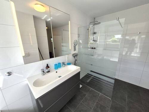 und begehbarer Dusche - 