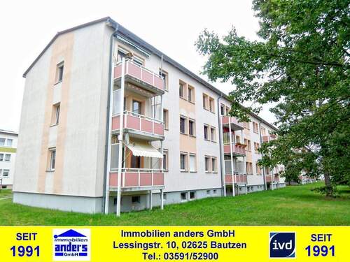 Hausansicht - 3-Raum-ETW mit Balkon - PKW-Stellplatz - (Eigennutzung) - zwischen Bautzen und Hoyerswerda