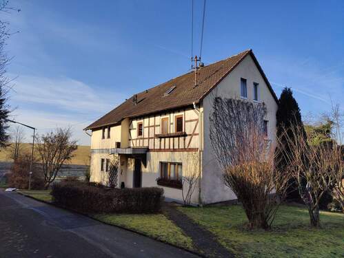 Straßenansicht - 7 Zimmer Einfamilienhaus zum Kaufen in Altenkirchen VG