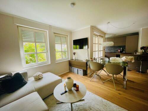 Wohnzimmer inkl. Küche - 1 Zimmer Etagenwohnung in München