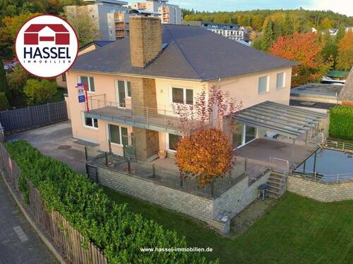 Titelbild - Großzügiges Einfamilienhaus mit privatem Wellnessparadies. Leben mit Niveau, Eleganz & viel Platz