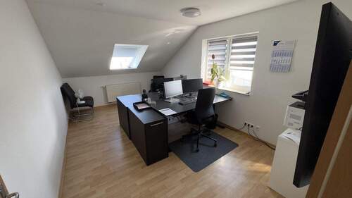 Gewerbe - Büro 2 im OG links - 