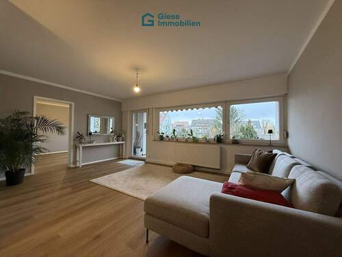 Wohbereich - Attraktive 3-Zi-Whg mit Balkon in S-Degerloch