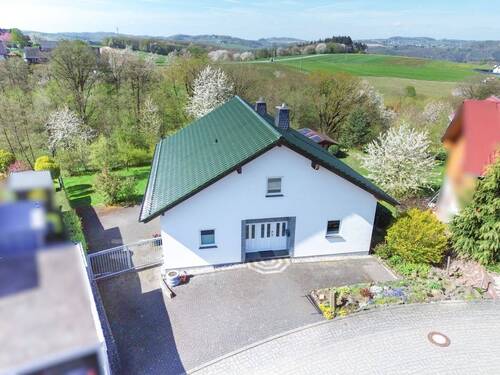 Luftbild - Einfamilienhaus mit 135,00 m&sup2; in Neustadt zum Kaufen
