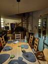 Essbereich mit Holztreppe - 
