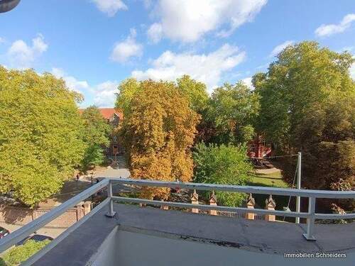Balkon an der Wohnküche - Düsseldorf-Oberbilk, Heerstraße 27 - Komplett sanierte Wohnung mit 2 Balkonen + Küchenzeile ab Oktober zu mieten !!