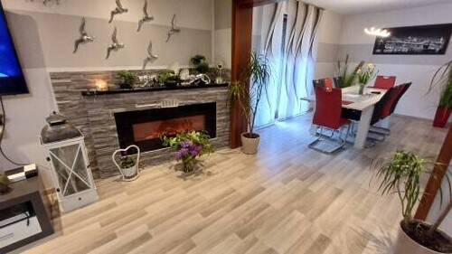 Wohnbereich mit Kaminoptik - 8 Zimmer Mehrfamilienhaus, Wohnhaus in Kassel