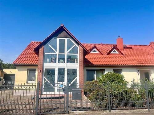 Neubau mit Carport / 2 Stellplätze - 