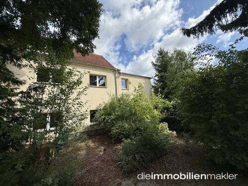 Hausansicht - 2 Zimmer Mehrfamilienhaus, Wohnhaus zum Kaufen in Kasel-Golzig