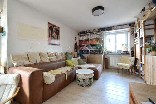 Helles Wohnzimmer - Etagenwohnung mit 77,00 m&sup2; in Mainz-Kostheim / Mainz-Kostheim zur Miete