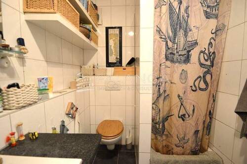 Bad mit Dusche und Badewanne - 