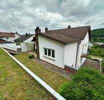 +++In unverbaubarer Lage: Charmantes Einfamilienhaus mit kleiner Einliegerwohnung, Panoramablick, Terrassen, Garten, Garage in ruhiger, idyllischer La - Waldfischbach