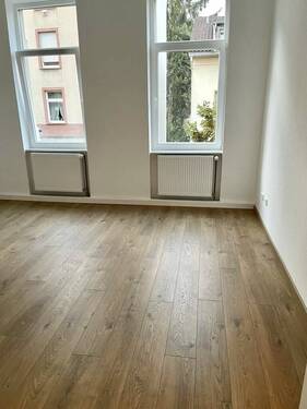 Zimmer im 1. Obergeschoss - 9 Zimmer Mehrfamilienhaus, Wohnhaus in Offenbach