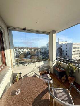 Balkon mit Glas gegen Wind - 