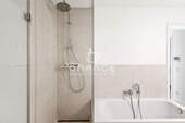 Dusche u. Badewanne - 