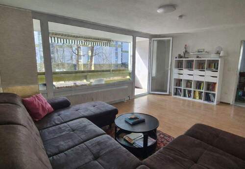 Wohnzimmer - Attraktive 4-Zimmer Wohnung mit Balkon Provisionsfrei in Neufahrn bei Freising