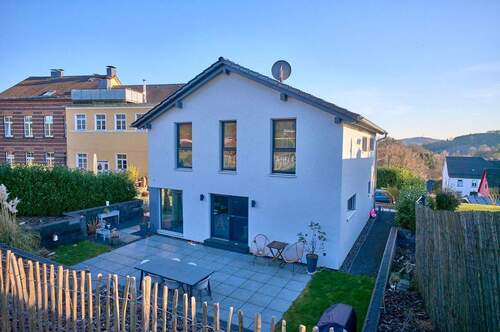 Haus mit Terrasse - 7 Zimmer Einfamilienhaus zum Kaufen in Engelskirchen / Wallefeld