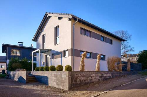 Einfahrt zum Grundstück - 7 Zimmer Einfamilienhaus in Engelskirchen / Wallefeld