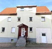 Älteres Wohnhaus in einer Anliegerstraße im Wohngebiet Igersheim